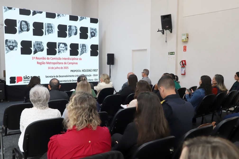 Fernanda Sunega/PMC O encontro desta segunda-feira reuniu autoridades e deu mais um passo rumo à implantação do modelo Housing First - ou "Moradia Primeiro" na RMC