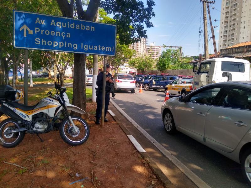 Ação de hoje foi no cruzamento da avenida Prefeito José Nicolau Ludgero Maselli com rua Cônego Cipião