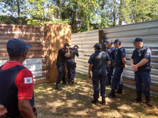 Práticas e tiro e manejo de armas de fogo fazem parte da capacitação