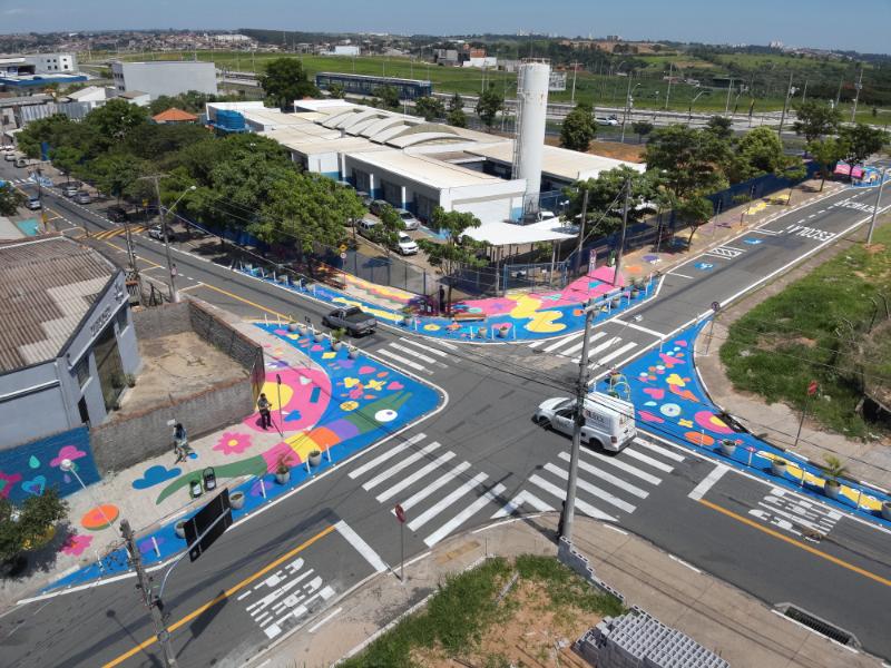 Ruas ao redor da escola estão mais alegres e receptivas