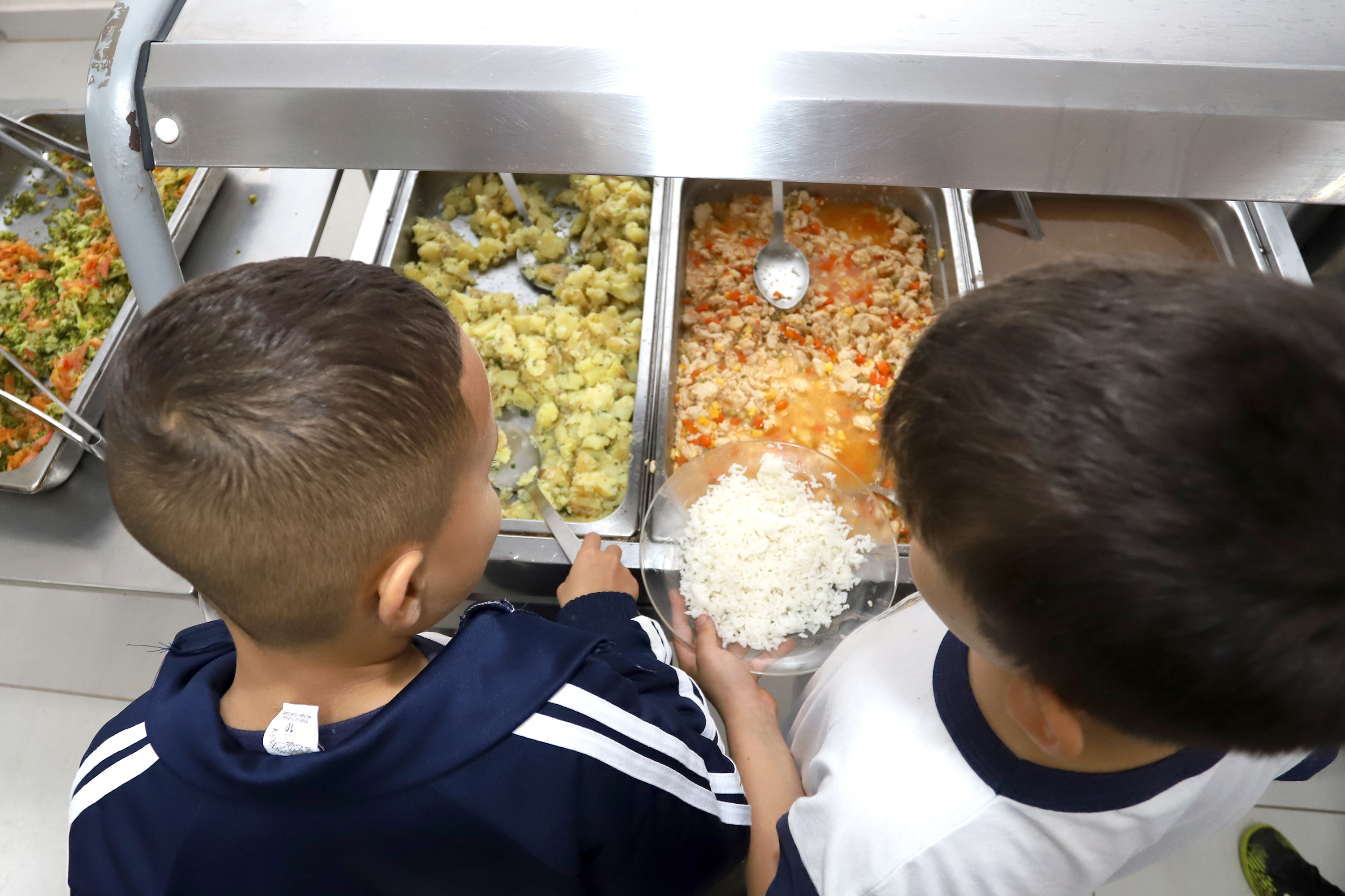 Entre os nomeados há um nutricionista (foto da merenda em escola municipal)