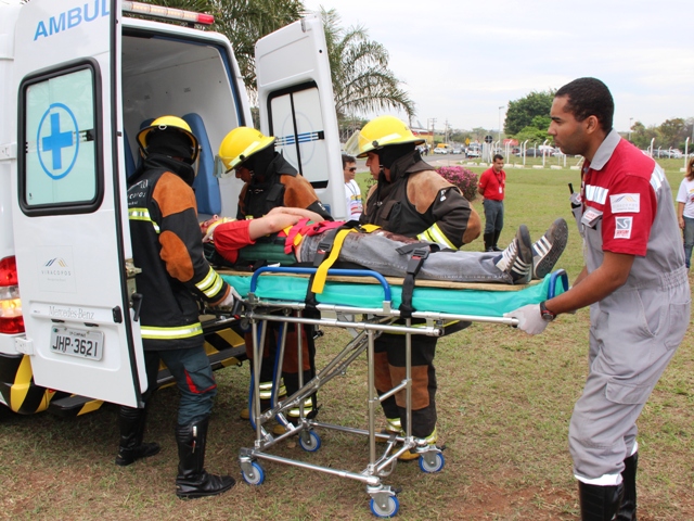 Vítima foi levada pela ambulância