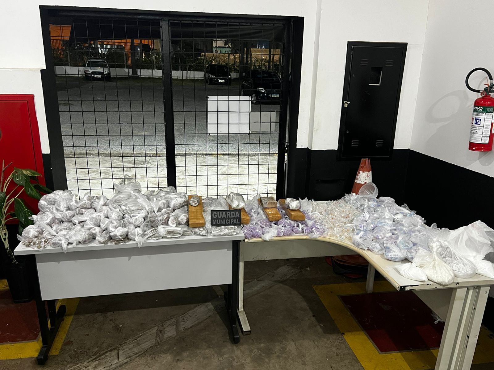 Divulgação/PMC Mais de 30 kg de entorpecentes foram apreendidos pela Guarda Municipal em imóvel abandonado no Jardim Santo Antônio, em Campinas