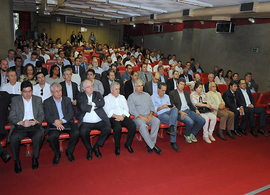 Secretários municipais e empreendedores da área habitacional participam do evento