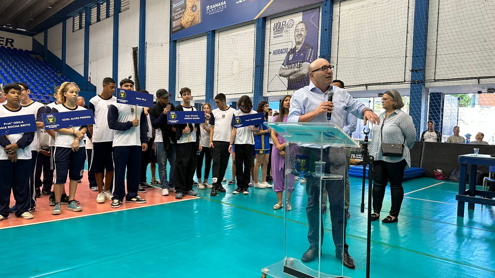 Prefeito Dário Saadi fala durante abertura do JEM