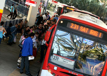 Ônibus circulando no Terminal Central de Campinas