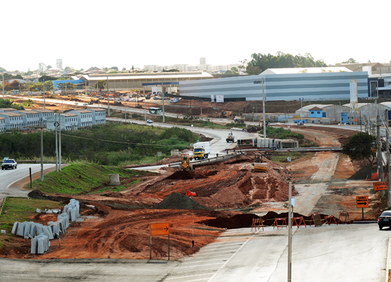 Vista geral das obras na Estrada dos Amarais