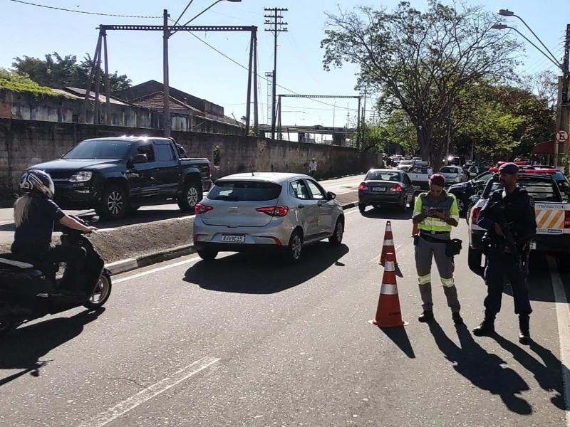 Bloqueio foi na rua Cônego Cipiã