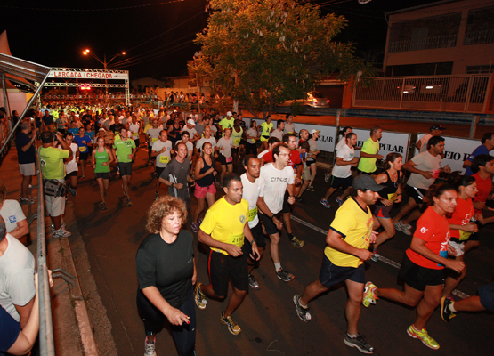 Corredores na edição de 2014 da Corrida da Lua