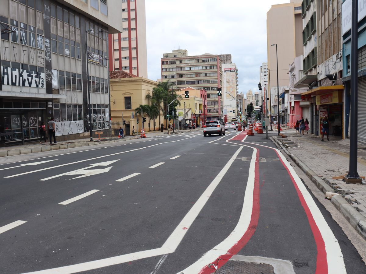 Avenida já recebeu sinalização horizontal