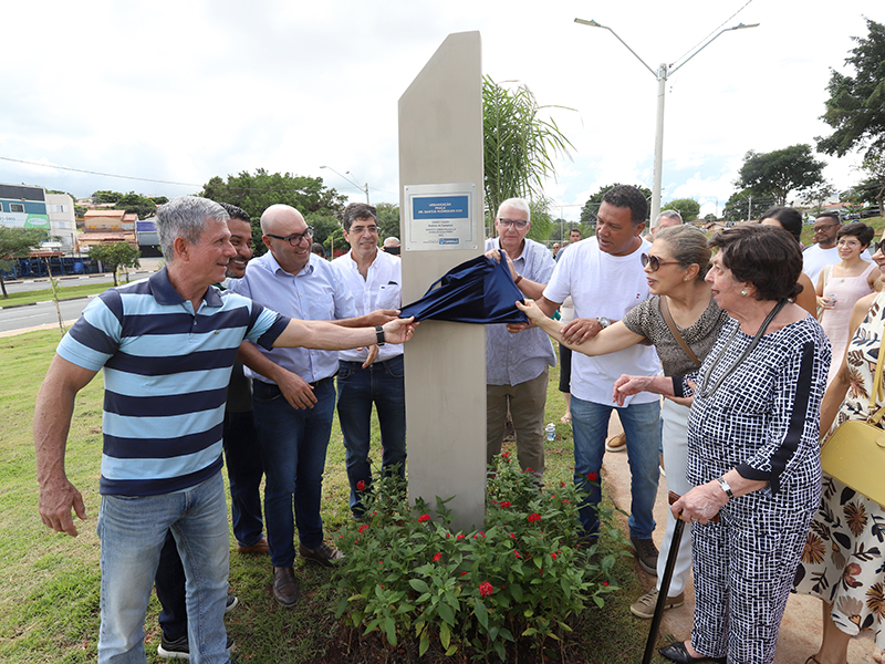 Descerramento do placa de inauguração