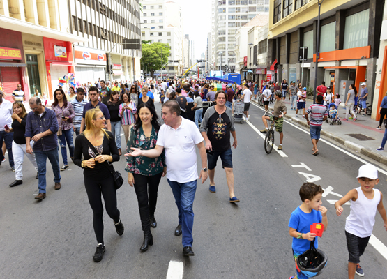 Alexandra Caprioli, Sandra Ciocci e Jonas percorreram a avenida