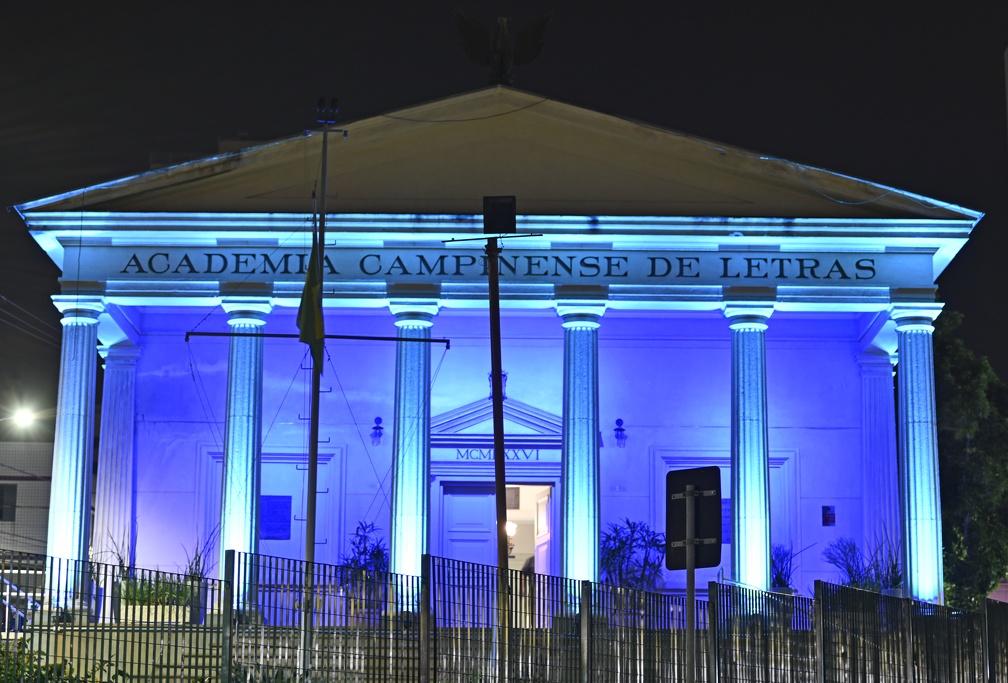 Iluminação especial destaca prédios históricos