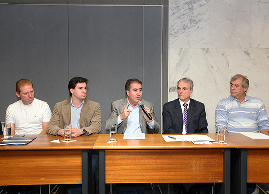 Jonas fala durante evento