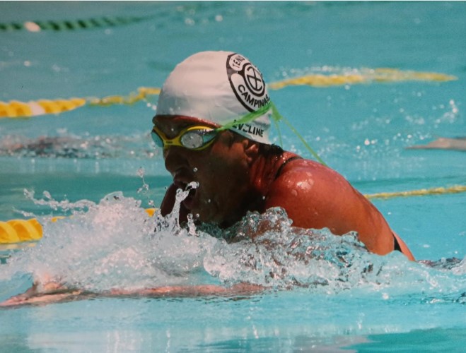 Dona Eveline compete em torneio estadual na prova de nado peitoDona Eveline compete em torneio estadual na prova de nado peito