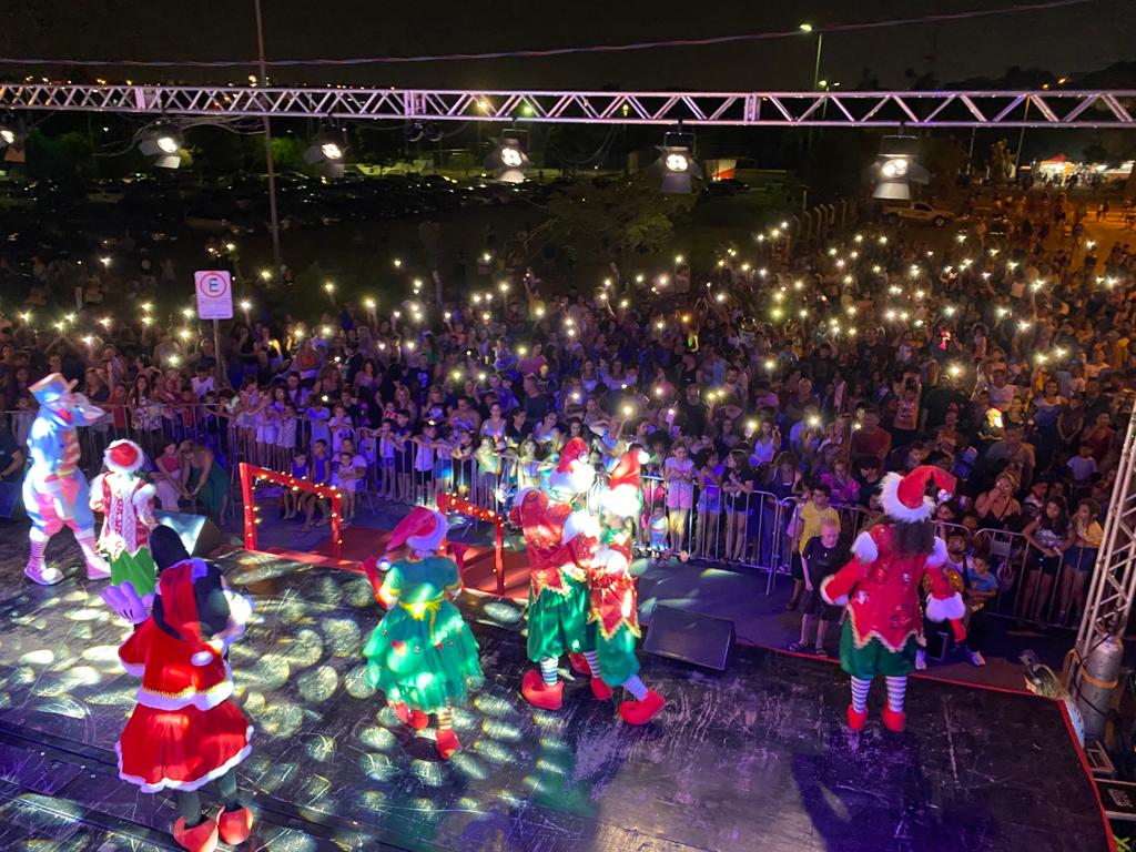 Público se animou e participou do show