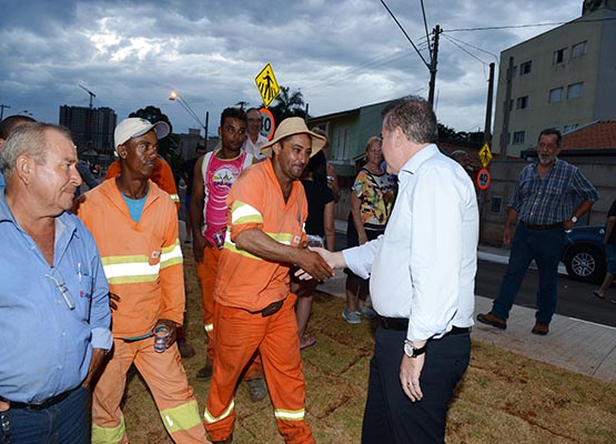 Prefeito cumprimentou trabalhadores da obra