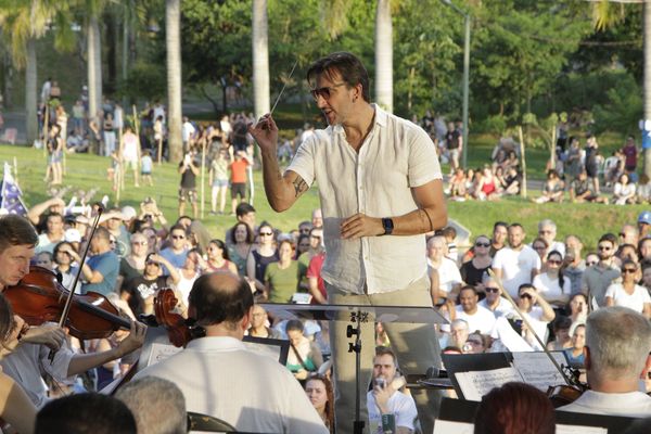 Maestro Carlos Prazeres se emocionou com a vibração do público