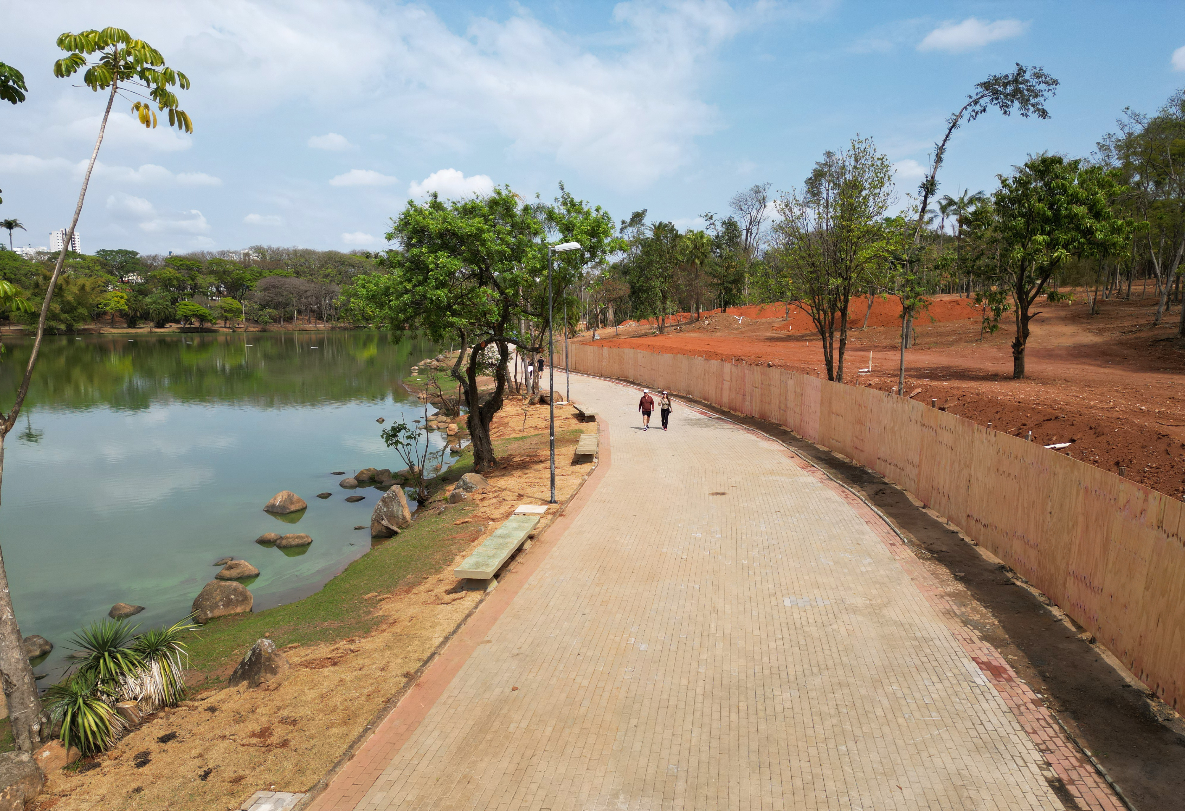 Parque está recebendo serviço de terraplenagem e demarcação de trilhas