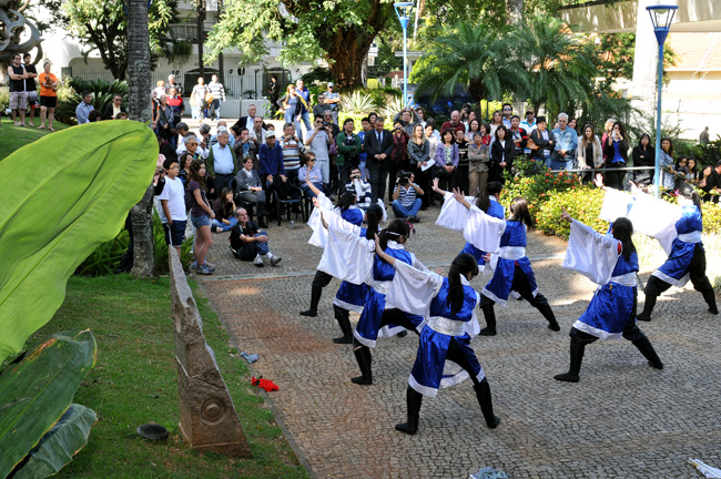 Apresentação durante o evento do Sino da Paz, em Campinas