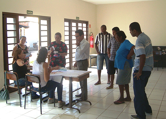 Moradores se reúnem para votação da nova diretoria da associação