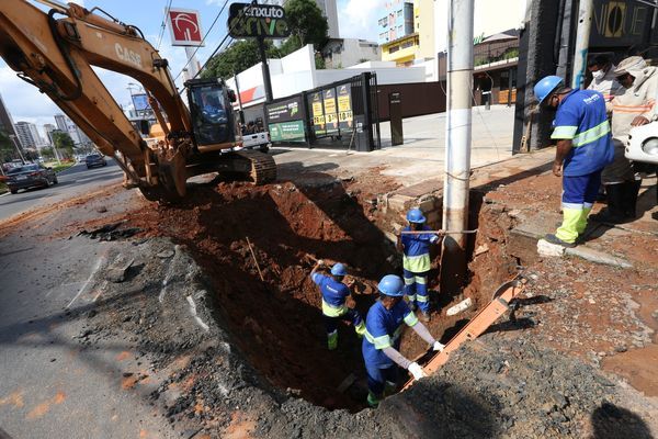 Sanasa está executando reparo emergencial na Avenida José de Souza Campos