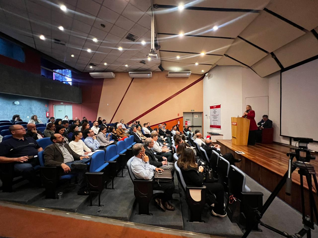 Secretária de Desenvolvimento Econômico, Adriana Flosi, em evento hoje, no Ciesp