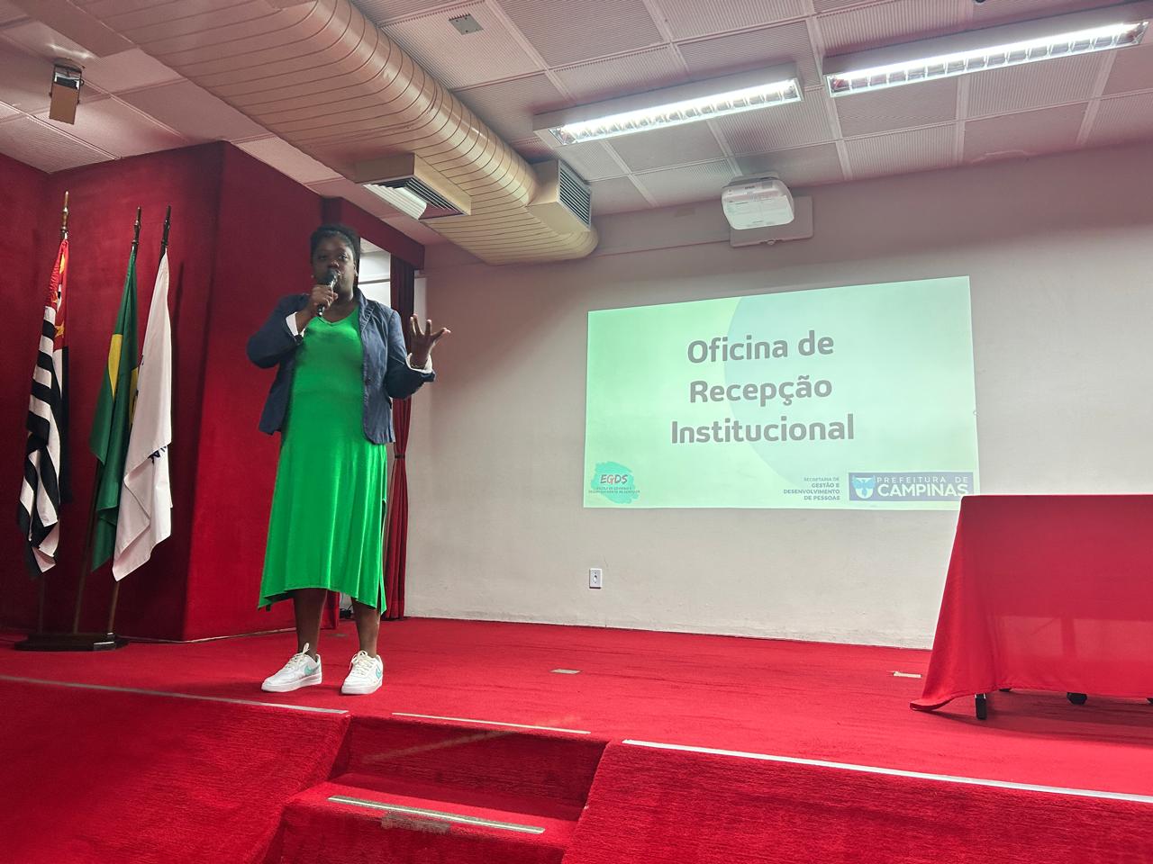 Secretária Eiane Jocelaine Pereira falou sobre a revisão do plano de cargos e carreira, a implementação das políticas afirmativas e a linha de cuidado com o servidor