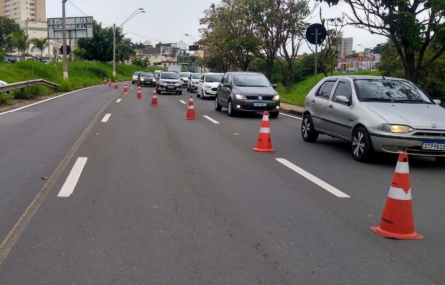 Percurso é de 6 km, com pontos de bloqueio total momentâneos e de circulação compartilhada entre atletas e carros