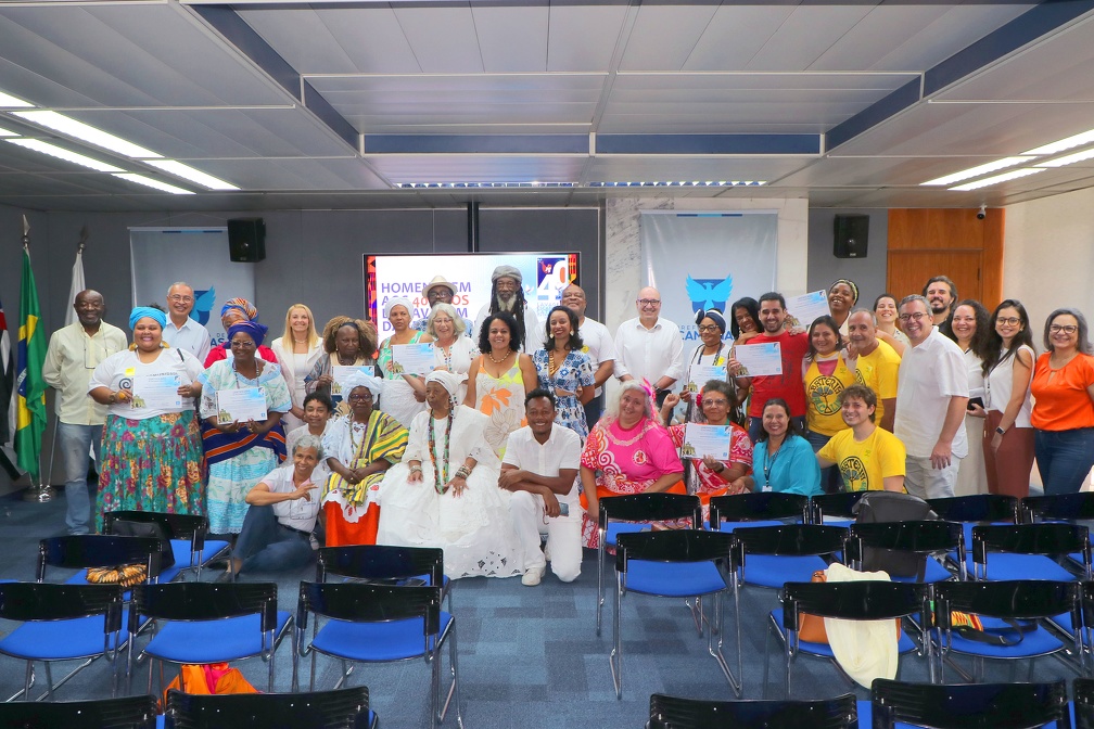 Autoridades e representantes de grupos ligados à Lavagem da Escadaria da Catedral participaram de lançamento nesta terça, 15