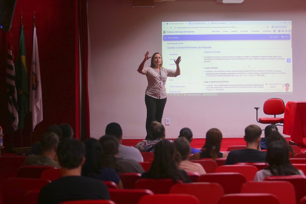 Carlos Bassan Hoje a Prefeitura conta com mais de 300 estagiários de nível técnico e superior