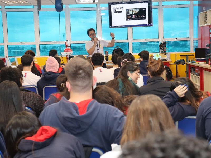 Alunos do Colégio Crescer, no Campos Elíseos, participaram da aula inaugural do programa