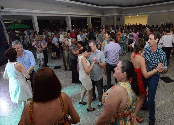 Baile do servidor: momento de alegria e diversão