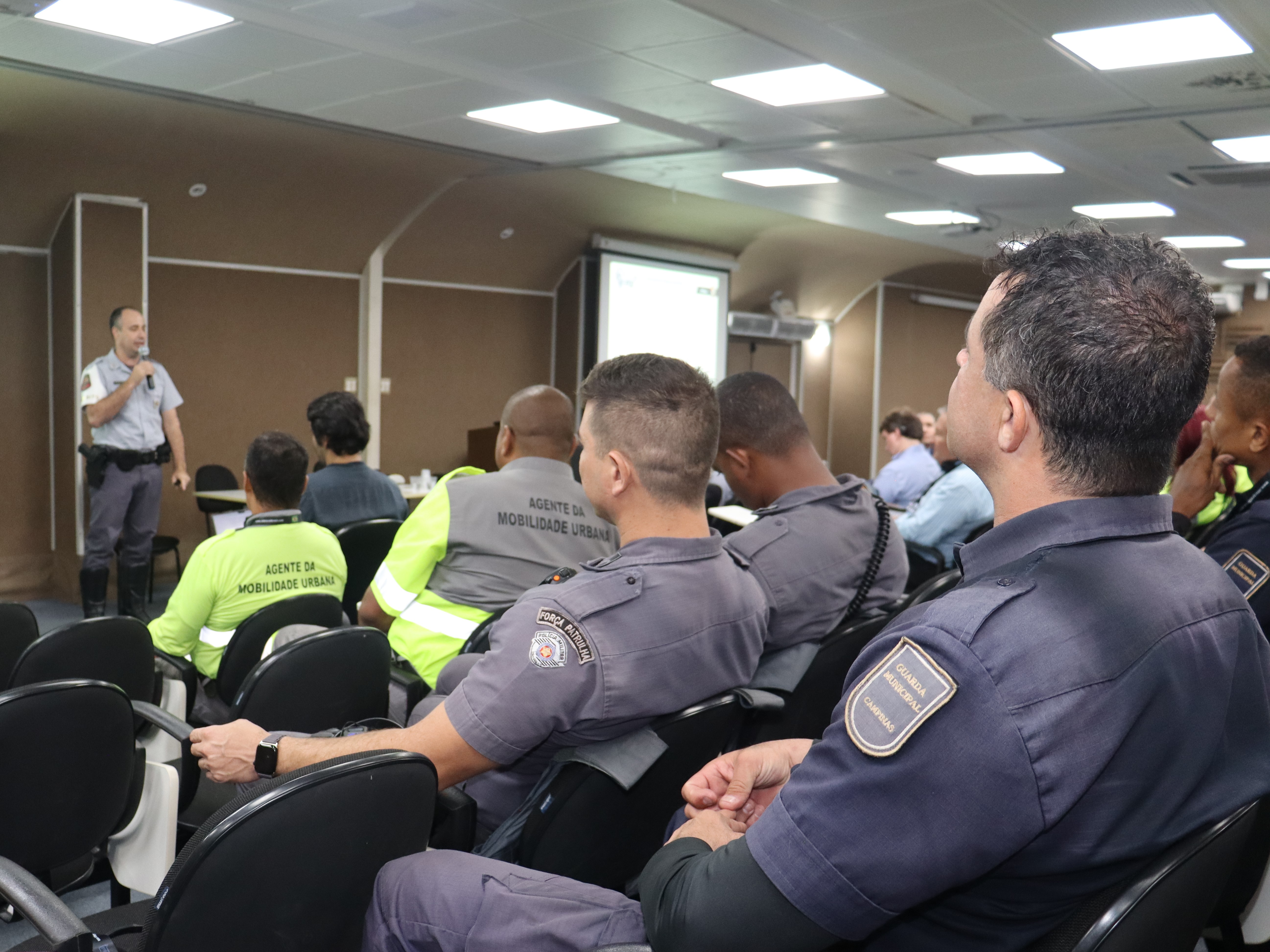 Foram aproximadamente 50 integrantes da Emdec, GM, PMs que participaram do treinamento