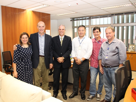 Representantes da Aeroportos Brasil e da Emdec