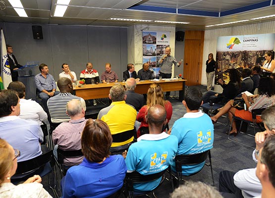 Carlinhos, da Força Sindical, fala no evento