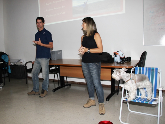 Casal faz palestra