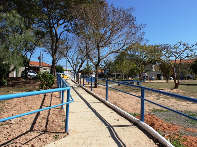 Nova rampa tem declividade adequada e corrimão