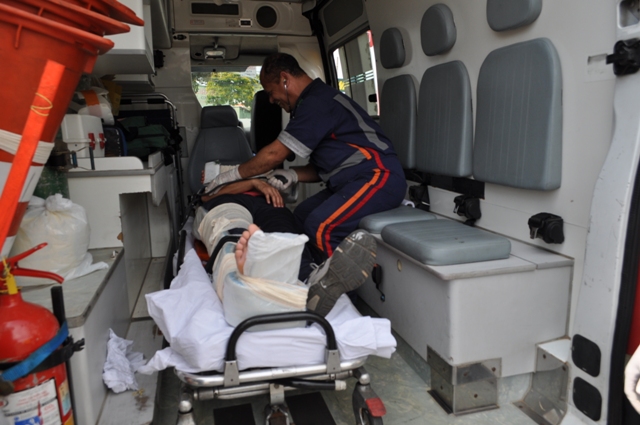 Atendimento em ambulância é demonstrado