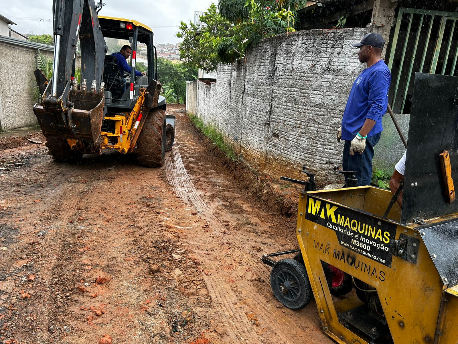 A obra teve início no fim de dezembro e prossegue por mais aproximadamente 90 dias