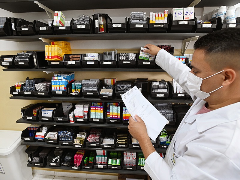 Entre as nomeações estão as de dois agentes de apoio à saúde - farmácia