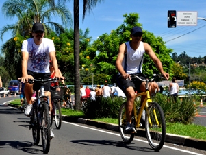Ciclistas nas ciclofaixas de Campinas