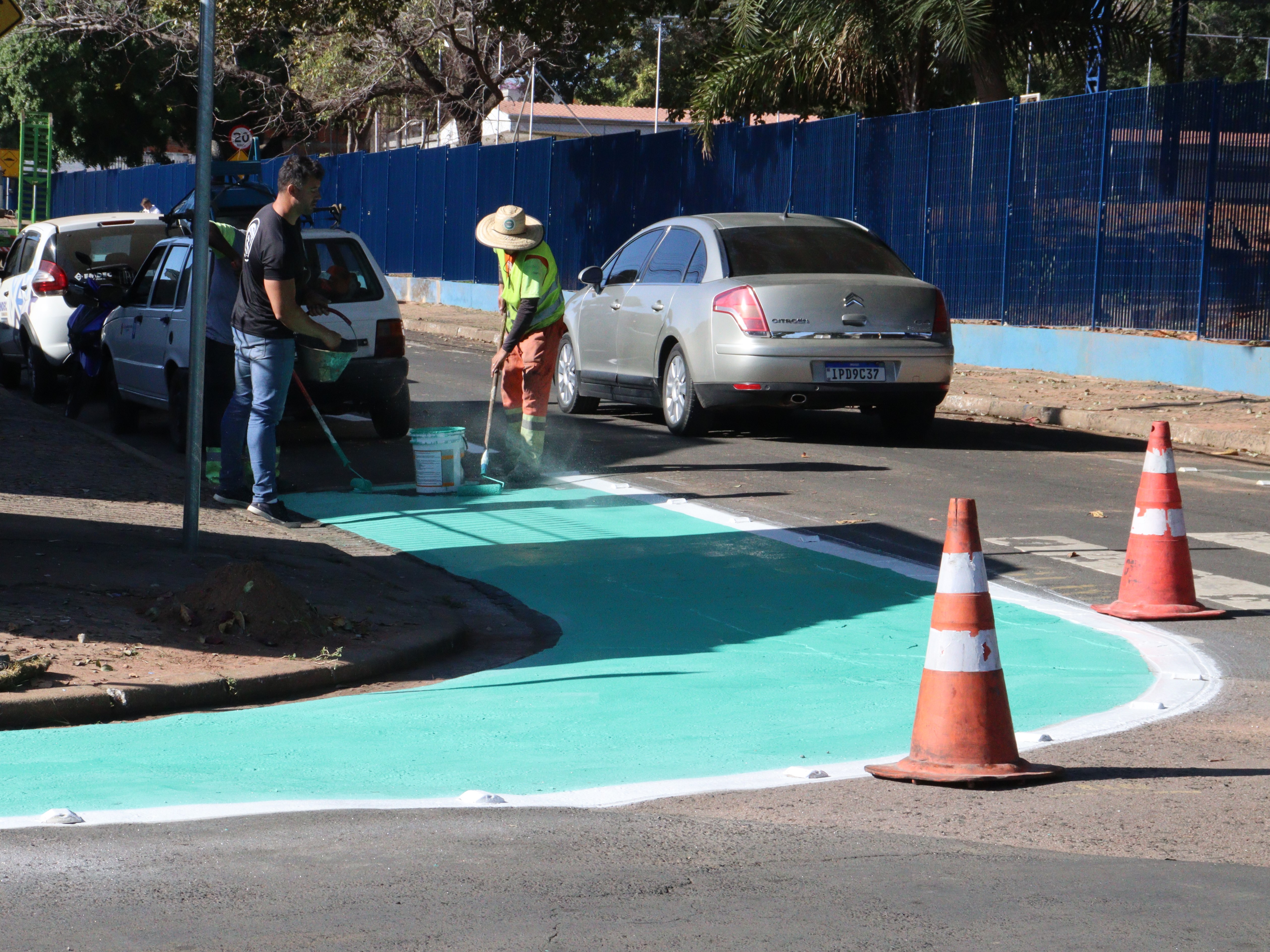 Medidas de urbanismo tático no entorno da Escola Municipal de Ensino Fundamental Professor Vicente Ráo, no Parque Industrial, estão sendo requalificadas