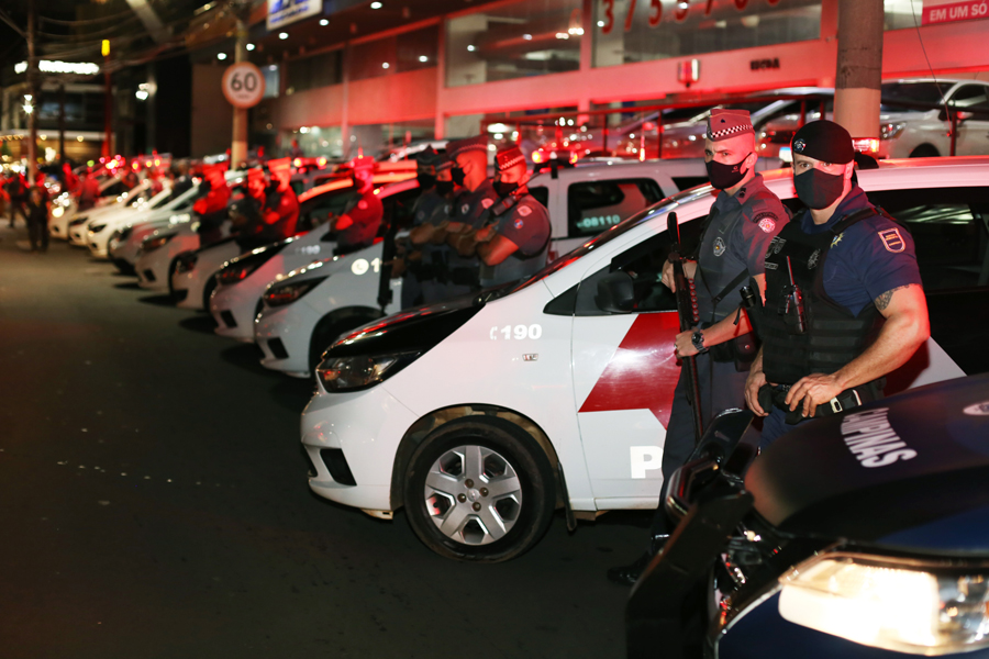 Nos bloqueios nas ruas, foram 298 veículos abordados e 524 pessoas orientadas a ficar em casa