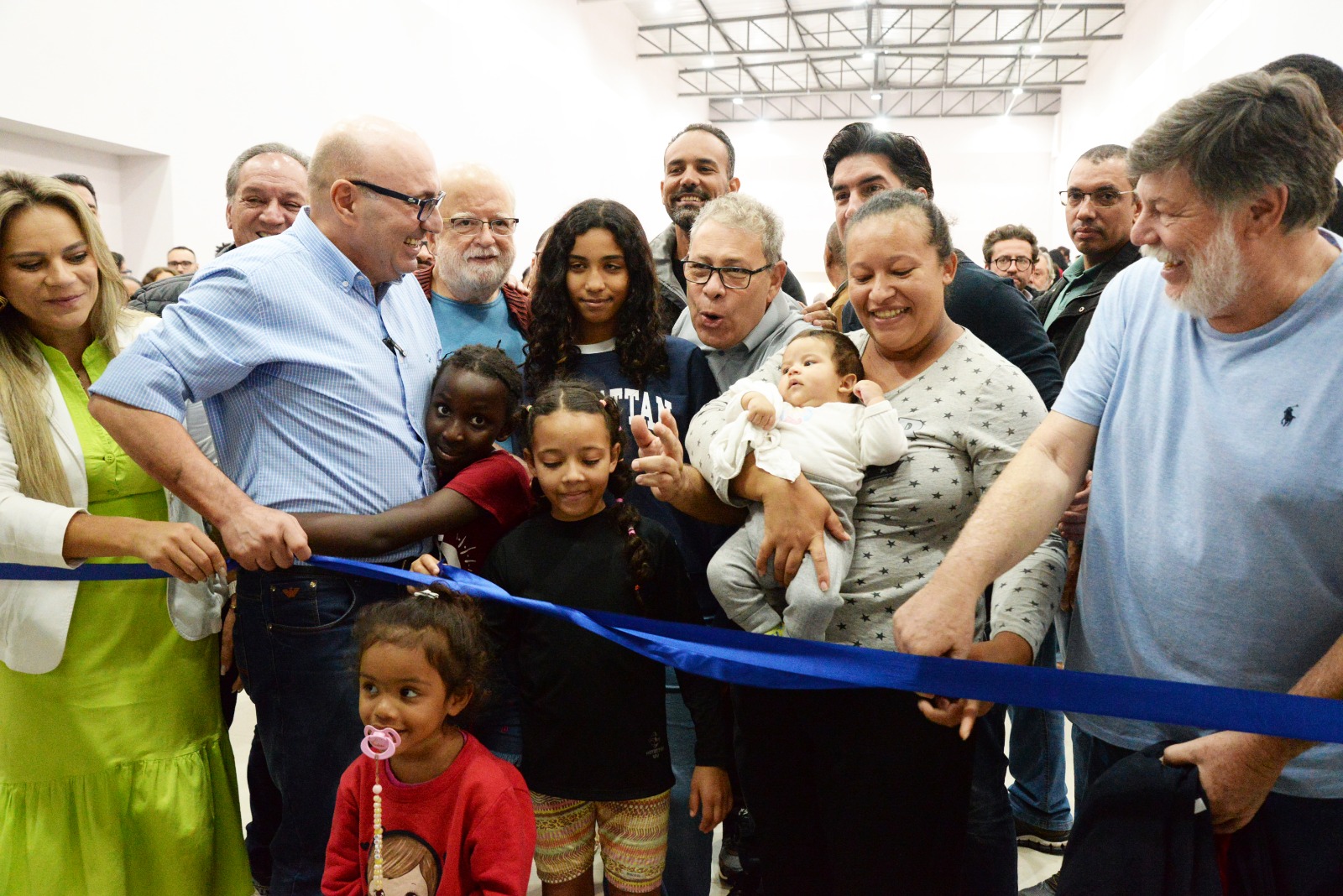 O prefeito Dário Saadi acompanhou a entrega