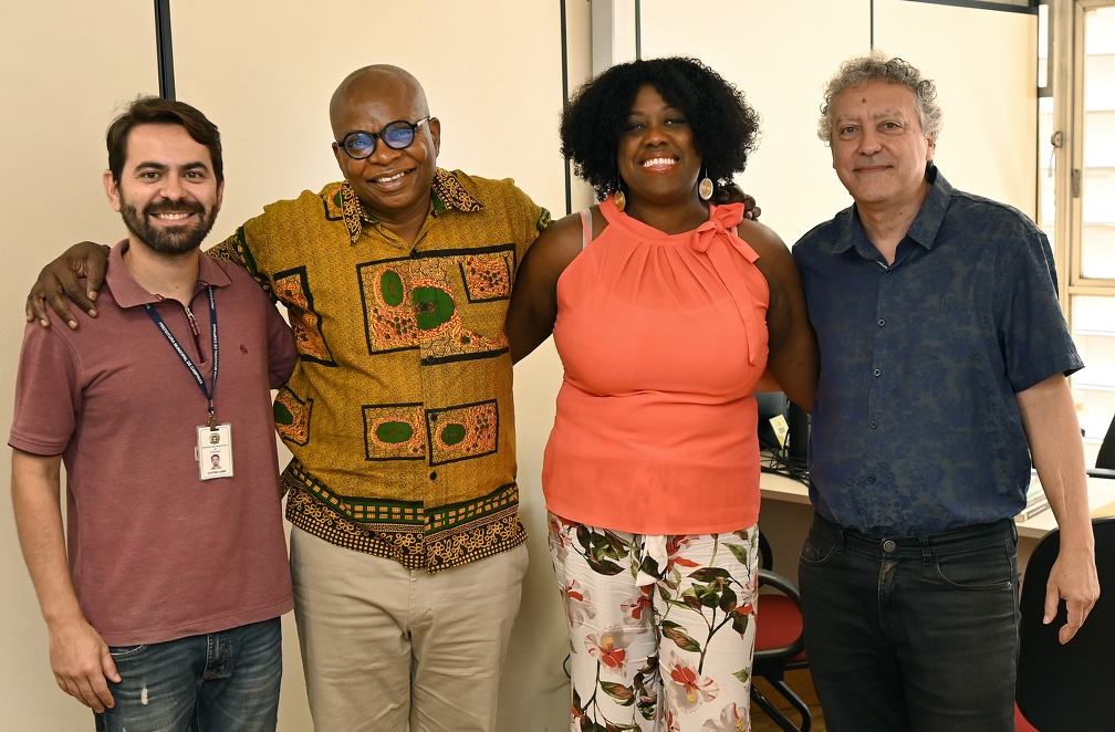  Victor Lobo, do Apoio à Gestão e Projetos Integrados e do GentiLab, e o Diretor de Apoio à Gestão e Projetos Integrado, Fábio Custódio, participaram do encontro com o professor