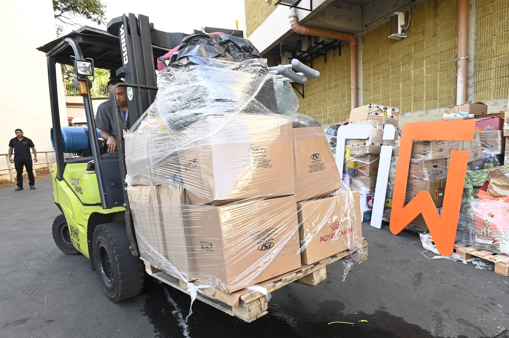 No total, foram 8 toneladas de alimentos das quatro lojas da rede