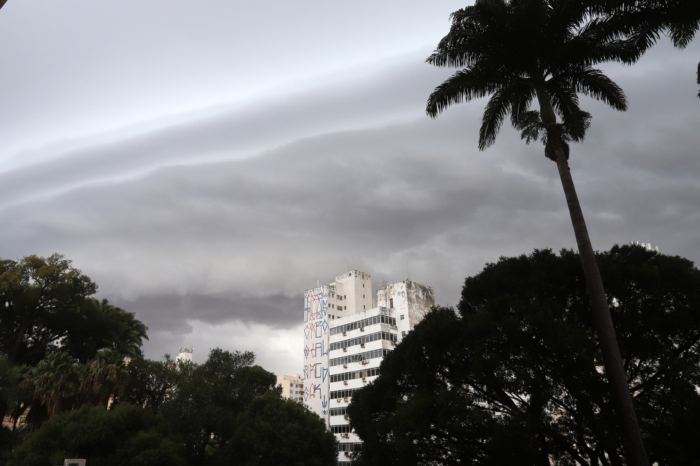 Fernanda Sunega/PMC Defesa Civil alerta para mínimas de 5ºC e risco de chuvas fortes, raios e granizo entre terça (24) e quarta-feira (25)