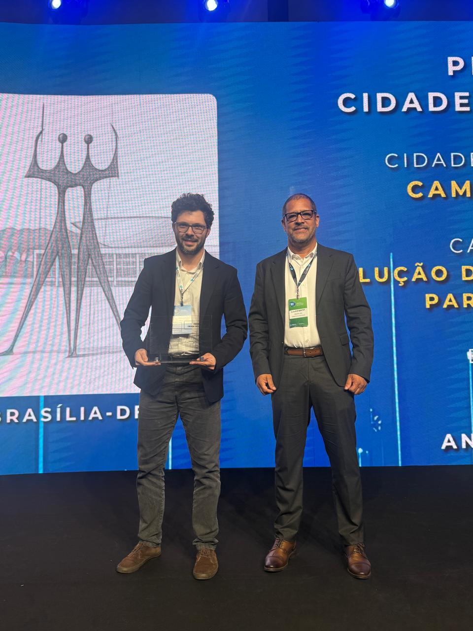 Divulgação O diretor do Departamento Financeiro e Projetos (DFP) da Secretaria Municipal de Educação, Lucas Gimenez Pavanello, representou a Fumec na premiação