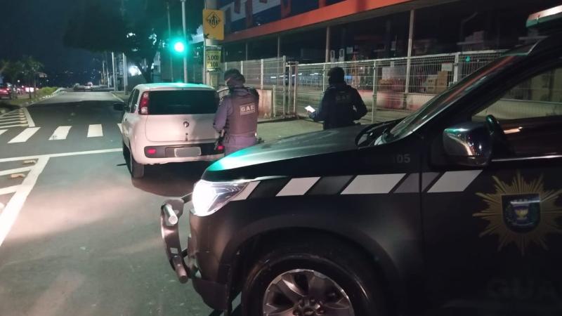 Divulgação Guarda Municipal identificou Fiat Uno suspeito durante patrulhamento na avenida John Boyd Dunlop